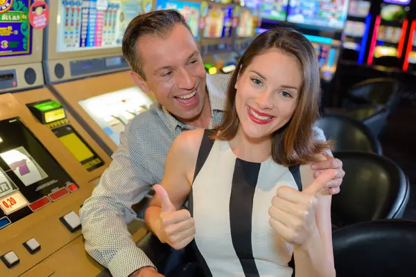 Young People Playing Slot Machines Casino — Stock Photo, Image