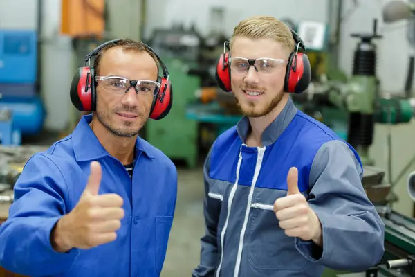 Portrait Two Engineers Machinery Workshop Holding Thumbs — Stock Photo, Image
