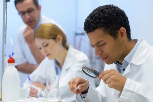 Young Male Student Using Magnifying Glass Science Lab — Stock Photo, Image