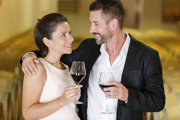 Elegant Couple Wine Tasting Sightseeing Tour Visiting Winery Cellar — Stock Photo, Image