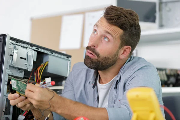 Professional Man Repairing Assembling Computer — Stock Photo, Image