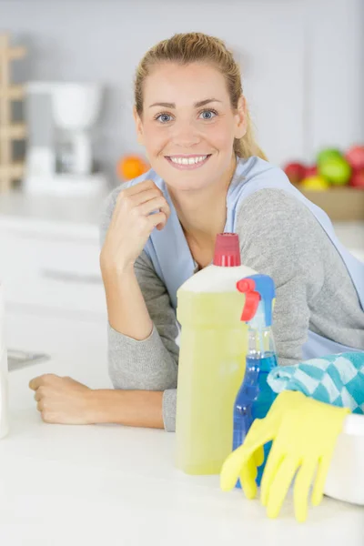 Happy Woman Cleaning — Stock Photo, Image