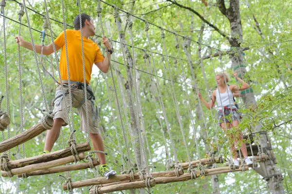 Young Adults Having Fun Crossing Rope Bridge — Stock Photo, Image