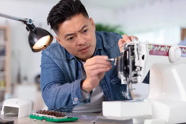 Young Handsome Man Soldering Circuit Board — Stock Photo, Image