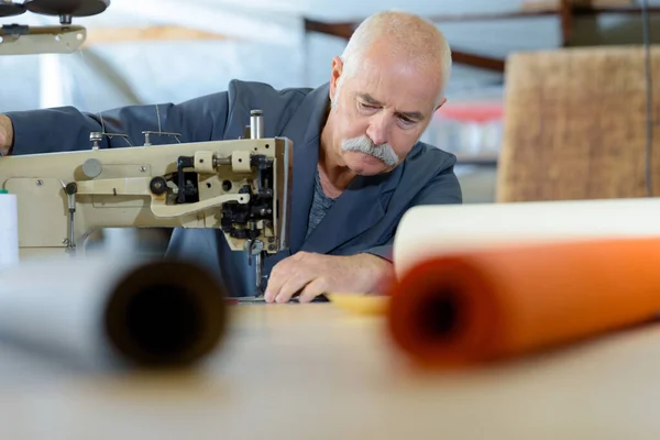 Senior Upholsterer Sewing Cover — Stock Photo, Image