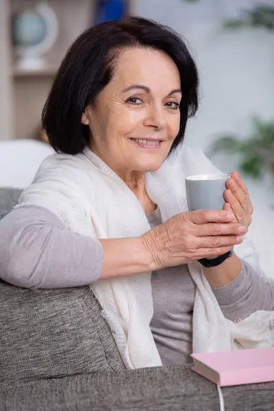 Mature Woman Coffee Book Sofa — Stock Photo, Image