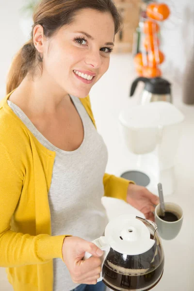Woman Home Holding Filter Coffee Pot — Stock Photo, Image