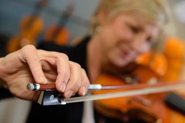 Sta Suonando Violino — Foto Stock