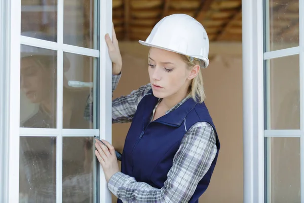 Woman Measuring Window Frame — Stock Photo, Image