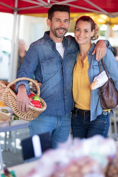 Couple Purchase Vegetables Outdoor Summer Market — Stock Photo, Image