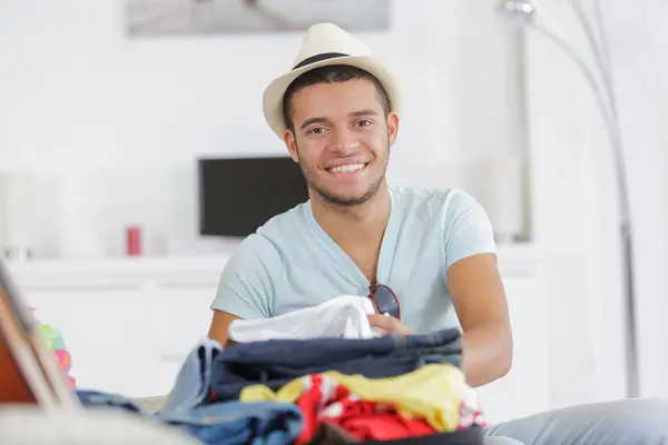 Homem Com Chapéu Preparando Para Férias Verão — Fotografia de Stock