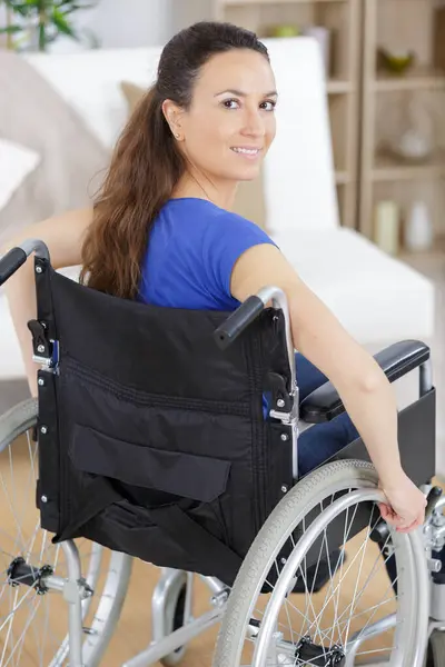 Счастливая Женщина Инвалидном Кресле — стоковое фото