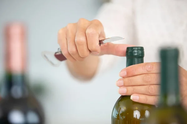 Sommelier Open Wine Bottle Corkscrew — Stock Photo, Image