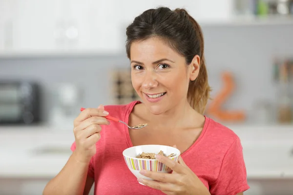 Glückliche Frau Mit Gesundem Frühstück Gesunde Ernährung — Stockfoto