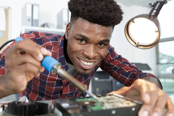 Happy Man Repairing Computer Laptop — Stock Photo, Image