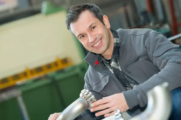 Retrato Trabajador Mecánico Feliz —  Fotos de Stock
