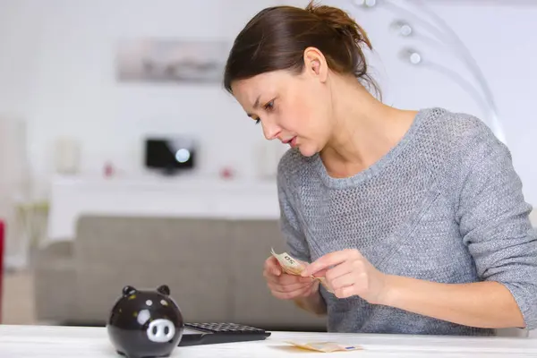 Woman Counting Money Table — Stock Photo, Image
