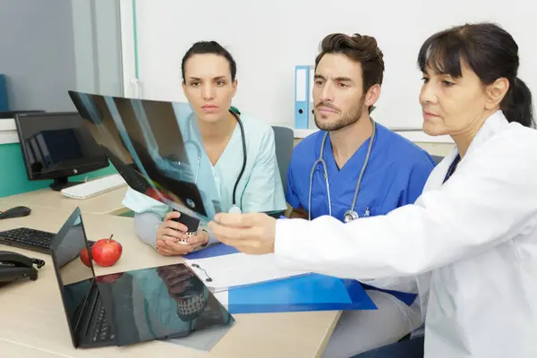 Women Man Doctors Radiologists Working Clinic — Stock Photo, Image