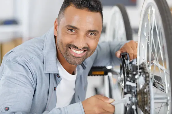 Mecmechanic Repaired Bicycle Workshop — Stock Photo, Image