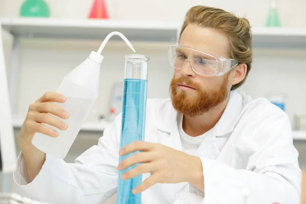 Man Lab Testing New Cleaning Solution — Stock Photo, Image