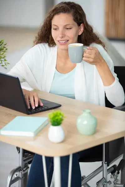 beautiful young woman office worker