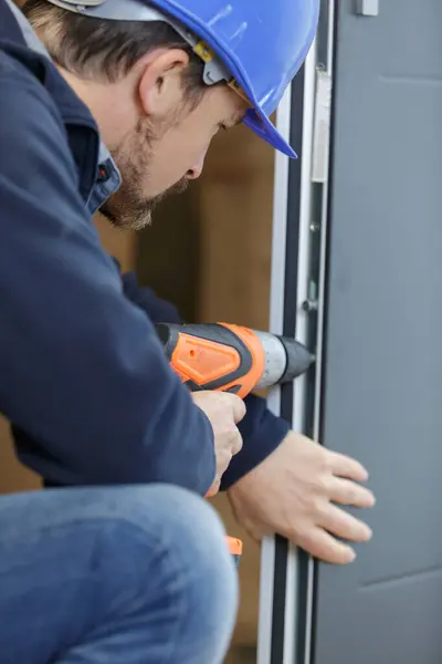 Builder Inserting Door Frame Aperture — Stock Photo, Image