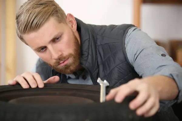 Close Mechanic Checking Black Tire — Stock Photo, Image