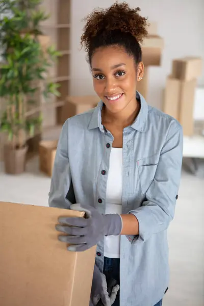 Young Smiling Female Mover Holding Box — Stock Photo, Image