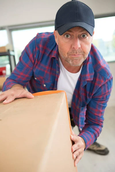 Man Pushing Heavy Box — Stock Photo, Image