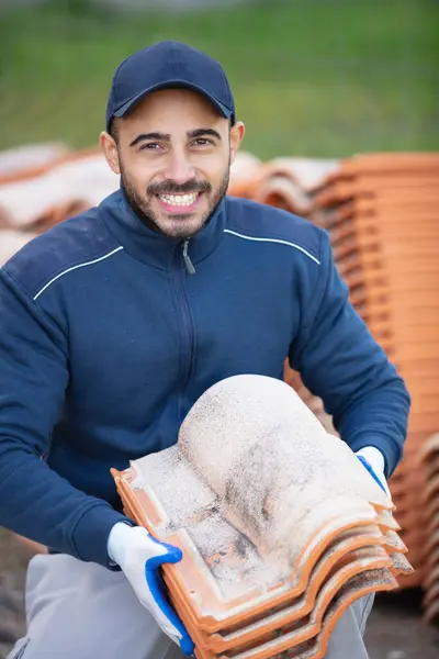 Professional Builder Carrying Tiles Smiling — Stock Photo, Image