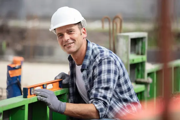 Worker Working Spirit Level Construction Site — Stock Photo, Image