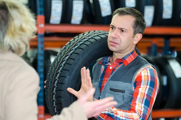 Tyre Mechanic Dealing Angry Customer Garage — Stock Photo, Image