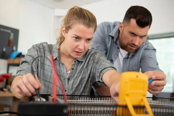 Employees Check Quality Wiring — Stock Photo, Image