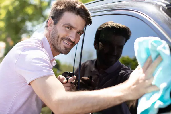 Man Cleaning His Car Sunny Day — Stock Photo, Image