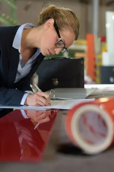 Marketing Staff Writing Her Clipboard — Stock Photo, Image