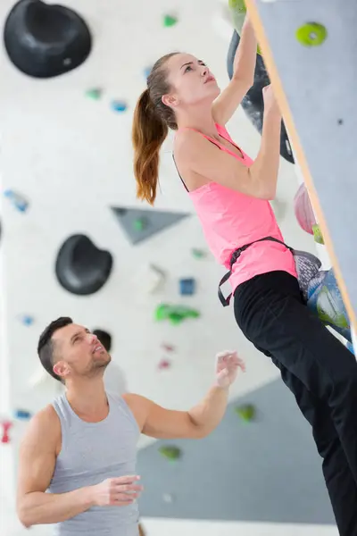 Portrait Determined Woman Climbing Wall — Stock Photo, Image