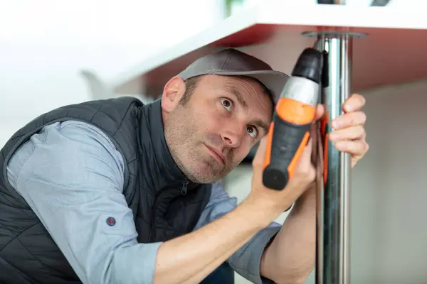 Handyman Using Cordless Drill Kitchen Installation — Stock Photo, Image