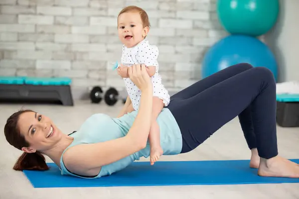 Mother Exercising Her Infant Baby — Stock Photo, Image