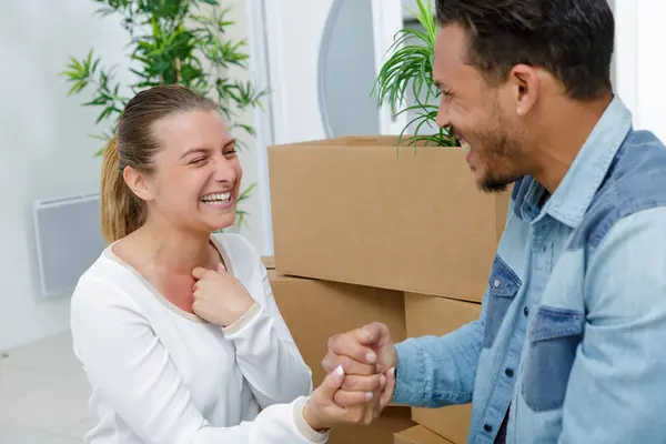 Couple Hysterically Laughing Together New Home — Stock Photo, Image