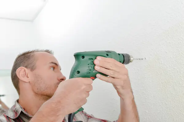 Male Worker Using Cordless Power Drill — Stock Photo, Image