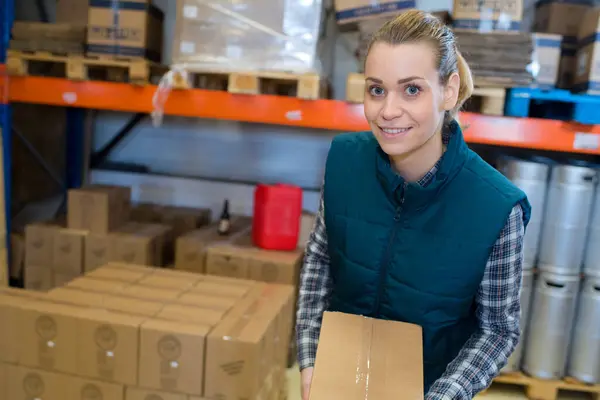 Female Courier Cardboard Boxes Warehouse — Stock Photo, Image