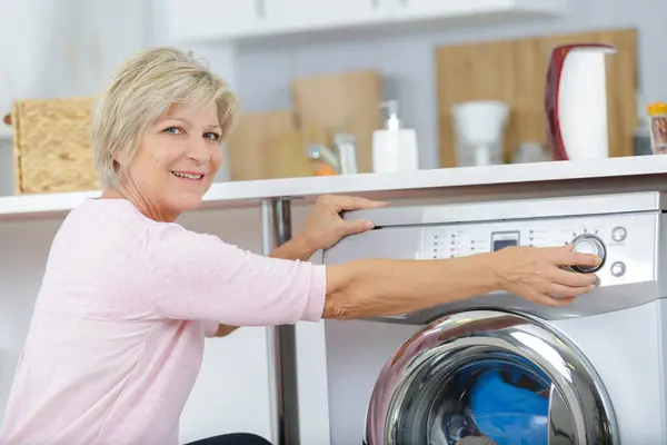 Mature Woman Setting Programme Washing Machine — Stock Photo, Image