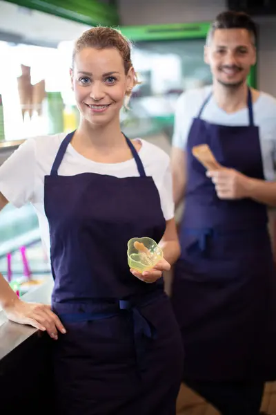 Woman Serving Ice Cream Confectionery Shop — Stock Photo, Image
