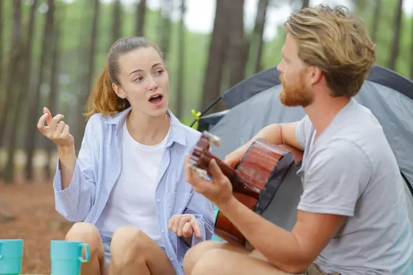 Young Couple Singing Guitar Tune Tent — Stock Photo, Image