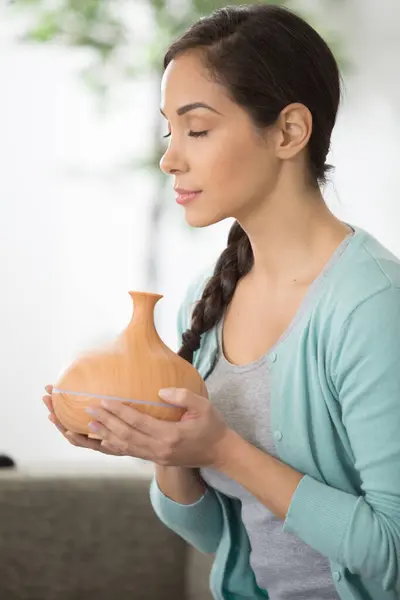 Woman Inhaling Vapour Her Essential Oil Diffuser — Stock Photo, Image