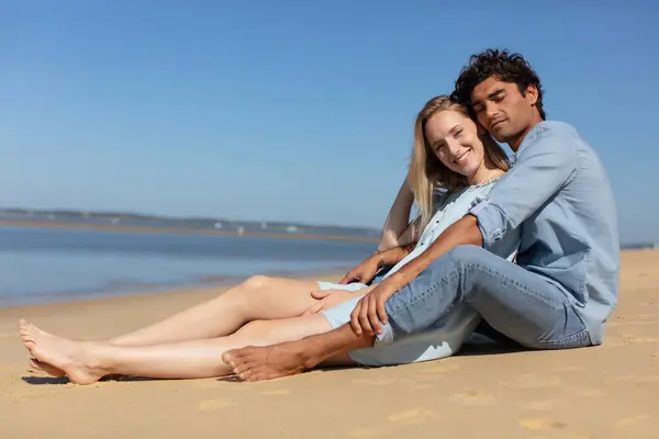 Young Healthy Couple Sited Sand 图库照片