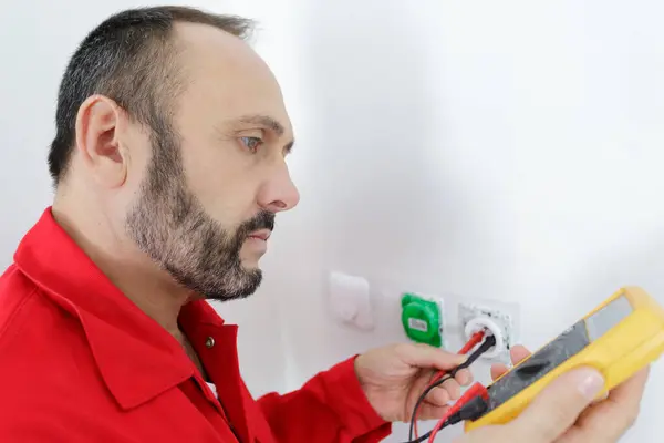 Electrician Checking Socket Voltage — Stock Photo, Image