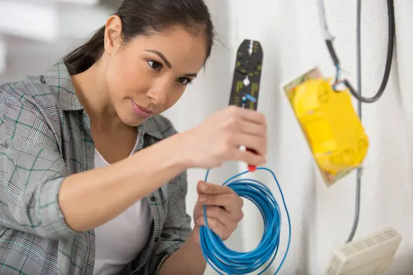 Female Electrician Work — Stock Photo, Image