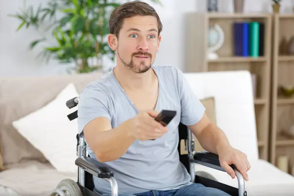Disabilitare Uomo Con Telecomando — Foto Stock