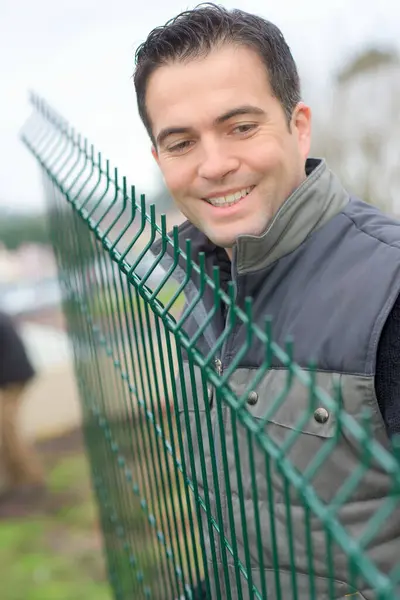 Man Installing Fence — Stock Photo, Image
